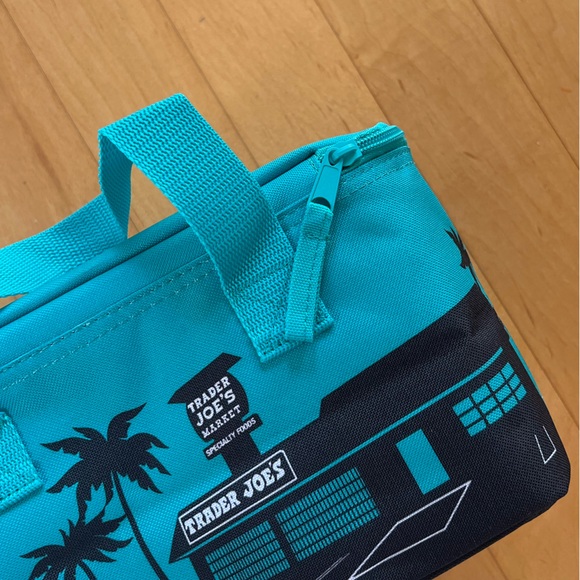 TRADER JOE’s MINI INSULATED TOTE BAG - Picture 4 of 6